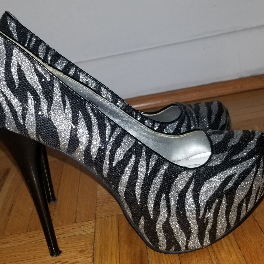 Purchased for wedding - wore once